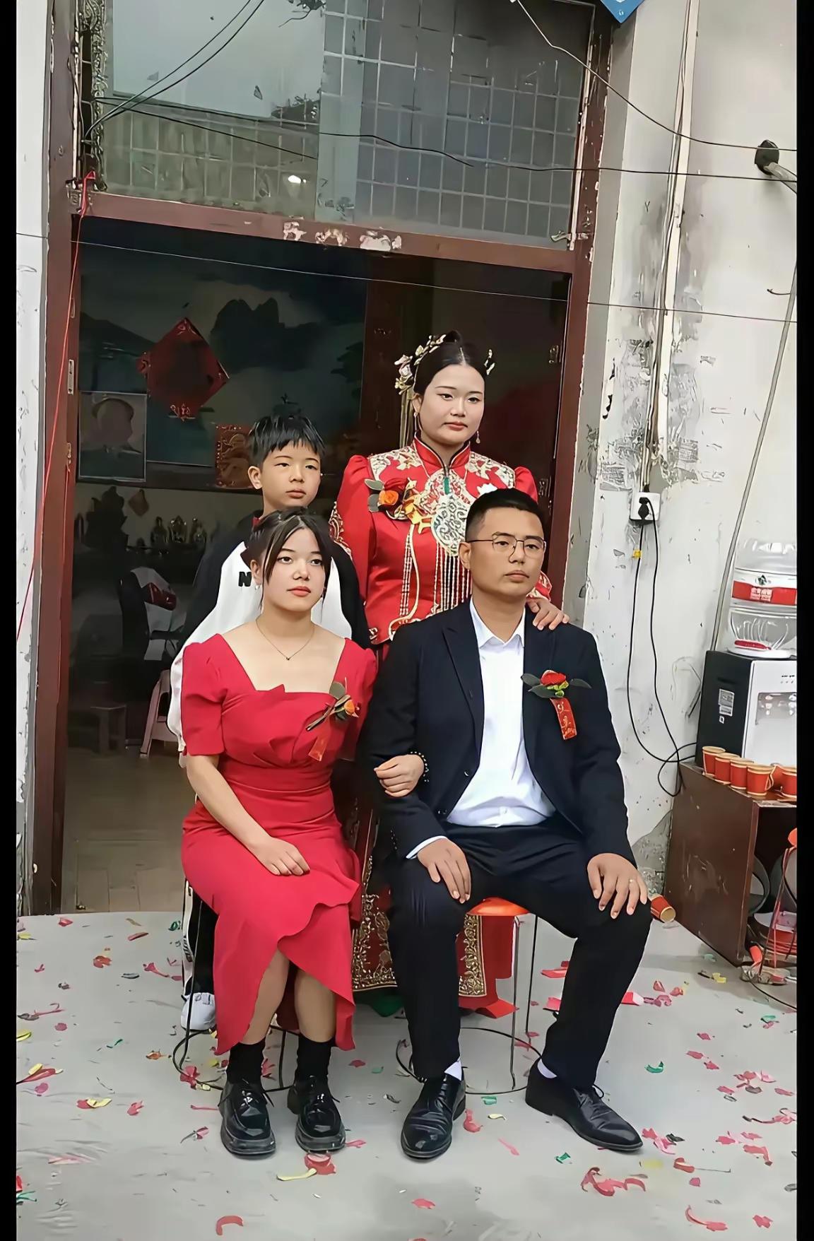 谁和谁结婚啊？？看不出来