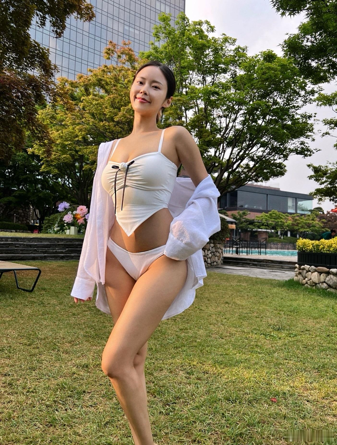 天气转凉，今年的泳装穿一次少一次了​​​