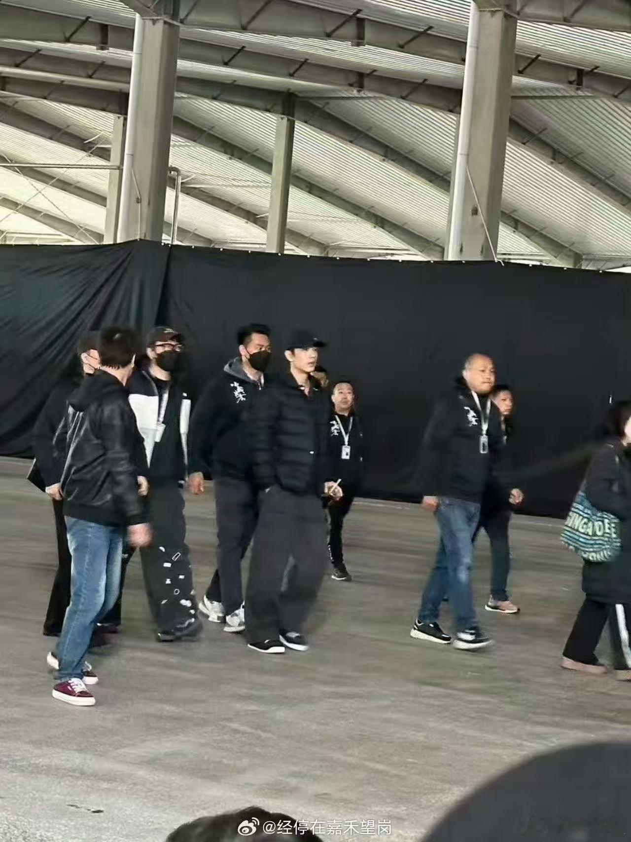 肖战抵达小城良方片场肖战抵达片场肖战抵达片场，好看，蛙趣蛙趣​​​