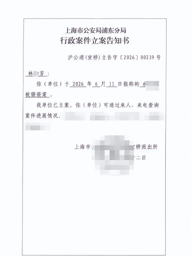 上海，一13岁女生在上课时感到不舒服，于是就找老师求助，没想到老师竟然将她带到了