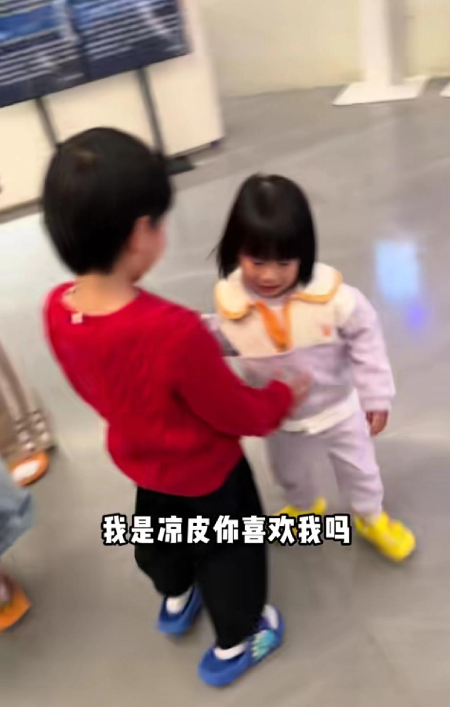 为什么受伤的总是二宝？不仅被十一妹妹“嫌弃”，还被亲哥打倒在地，二宝真是“