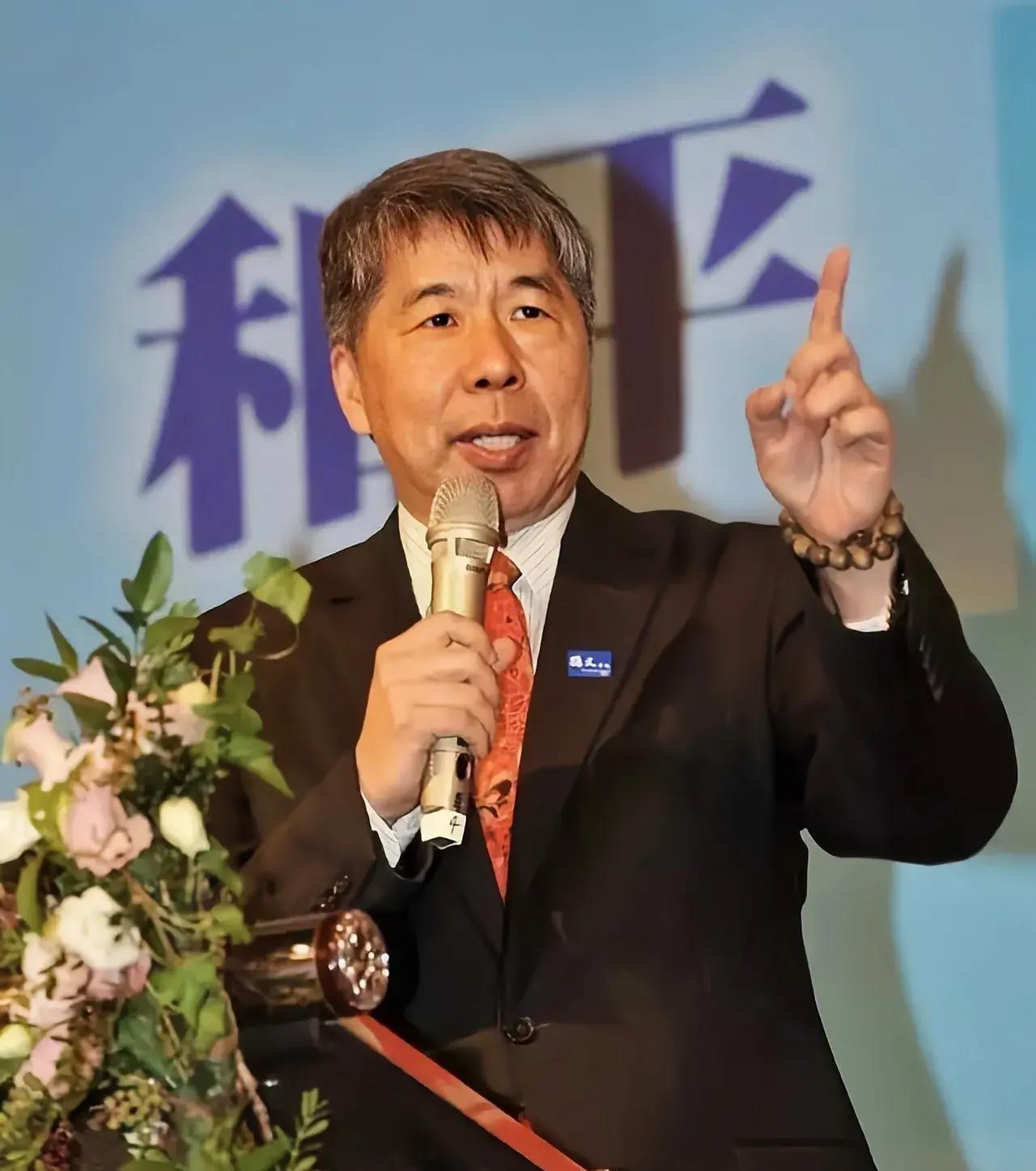 张亚中你在赌什么？即便对国民党党团再有不满，也不该力挺被开除、获民进党暗助的