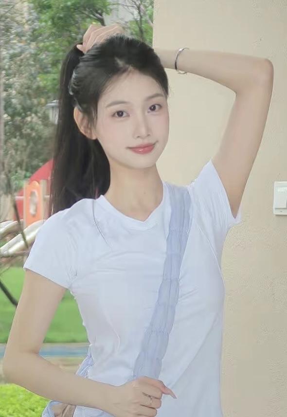 自驾旅行记录漂亮女孩