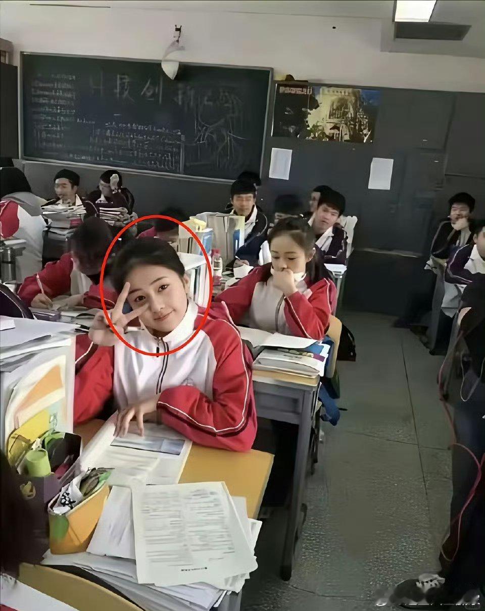 白鹿高中居然长这样？和现在完全一样嫩啊！​​​​
