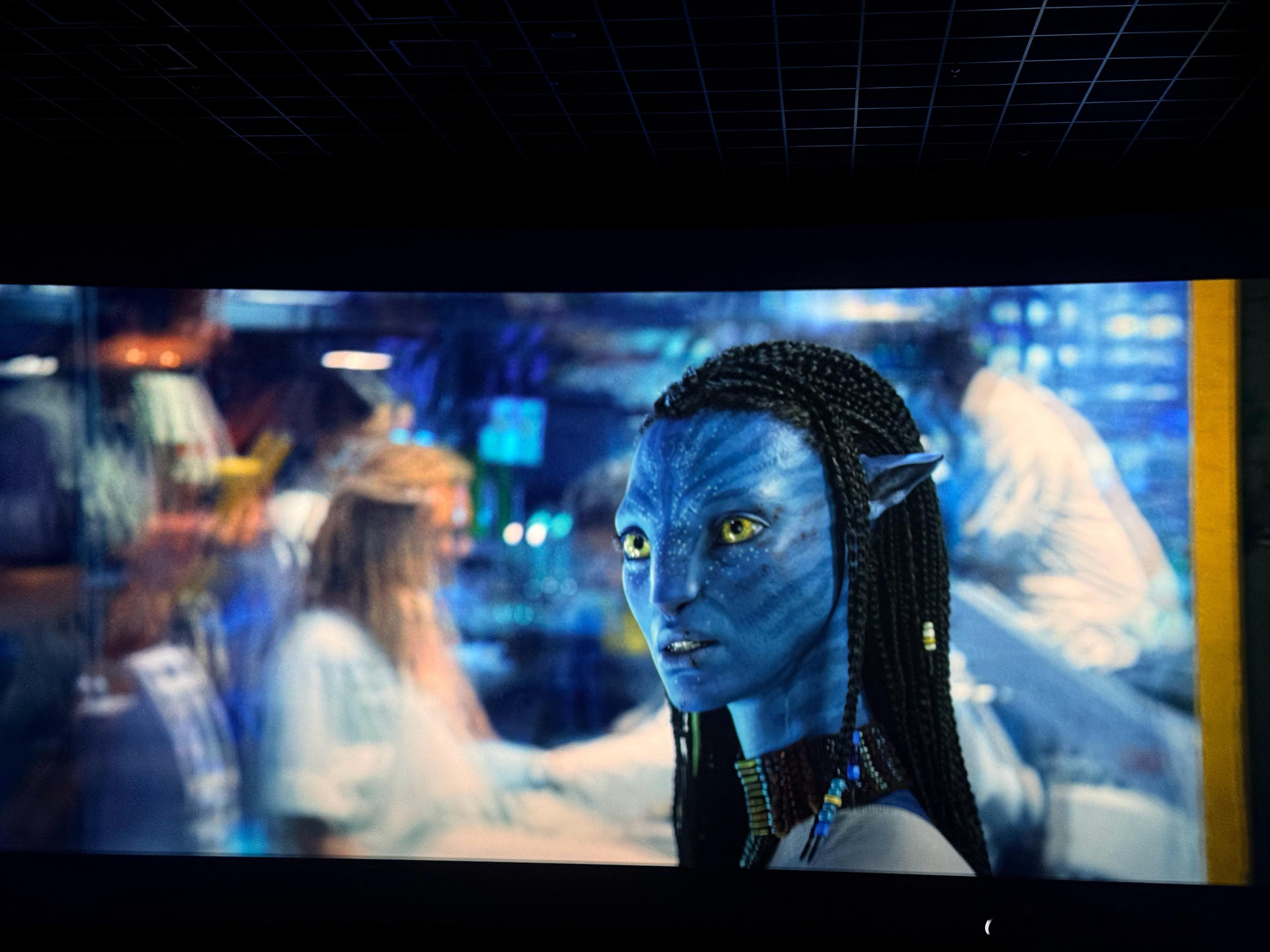 阿凡达3终于上映了，但这网络热度看似不是不高，而是极低。如果说阿凡达第一部的特效