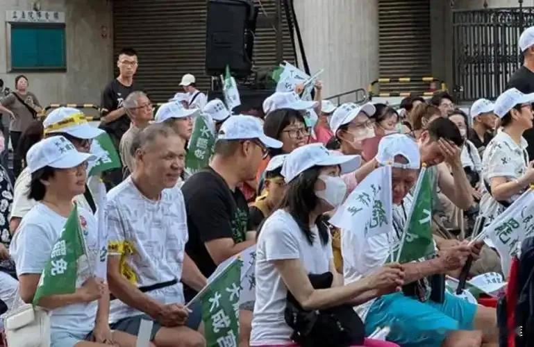 赖清德大罢免惨败：三记警钟敲醒“台独”幻梦！2025年8月23日，台湾“大