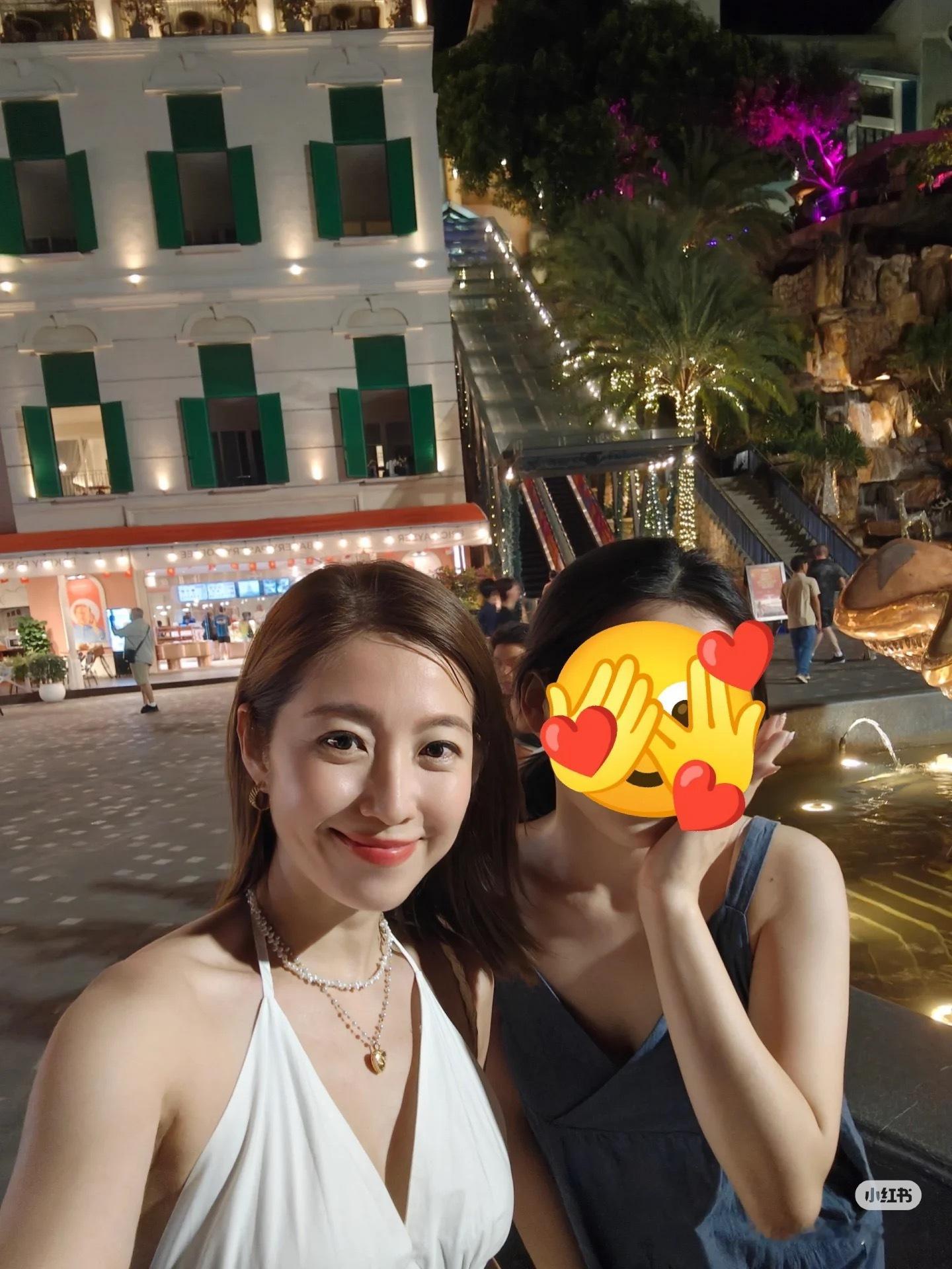 网民分享在越南旅游期间偶遇陈自瑶的合照