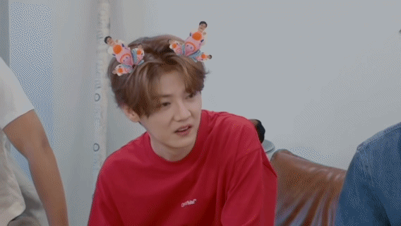 邓超陈赫的单曲比鹿晗还多哈哈哈哈哈本以为鹿晗稳赢，结果直接被现实背刺。看到数据全