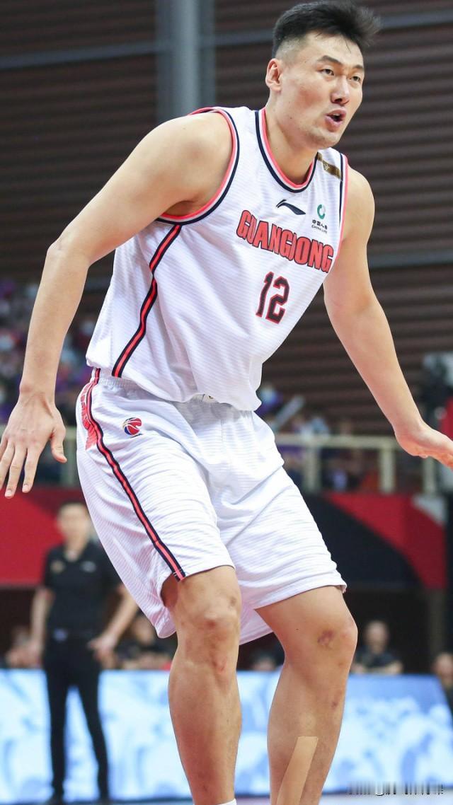 朱芳雨感谢苏伟，杜锋收获未来核心。提到苏伟很多球迷都会知道，作为CBA总冠军