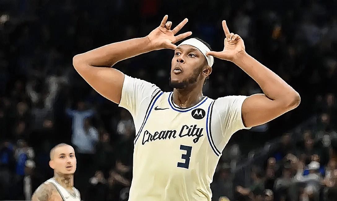 雄鹿新援特纳说出了大实话！近日，特纳在接受记者采访时谈到赛程问题表示：“NBA