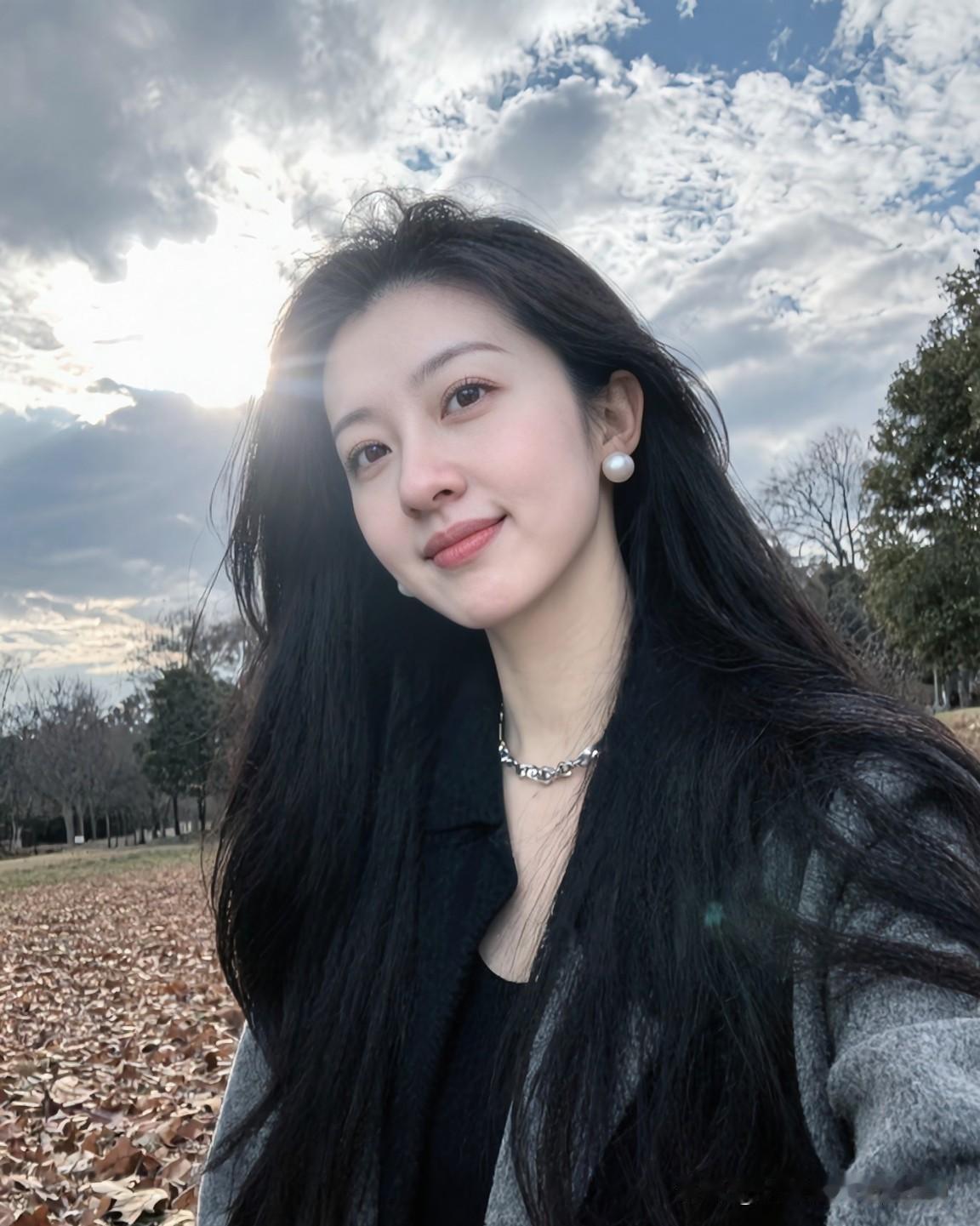 男人真能忘了那个真心爱过的女人吗？答案是：没那么绝对。真心爱过，就像在