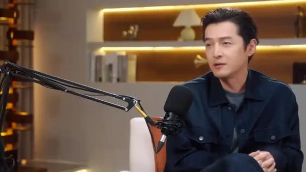 胡歌节目自曝是“失败父亲”，带女儿闯4700米高原后追悔莫及刚在《陈鲁豫·