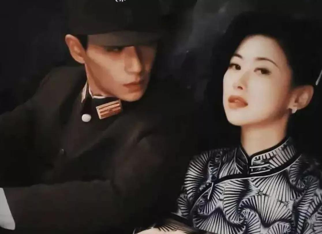 1928年4月19日深夜，香港开往上海的轮船上，一个年轻漂亮的女子站在船头又哭又