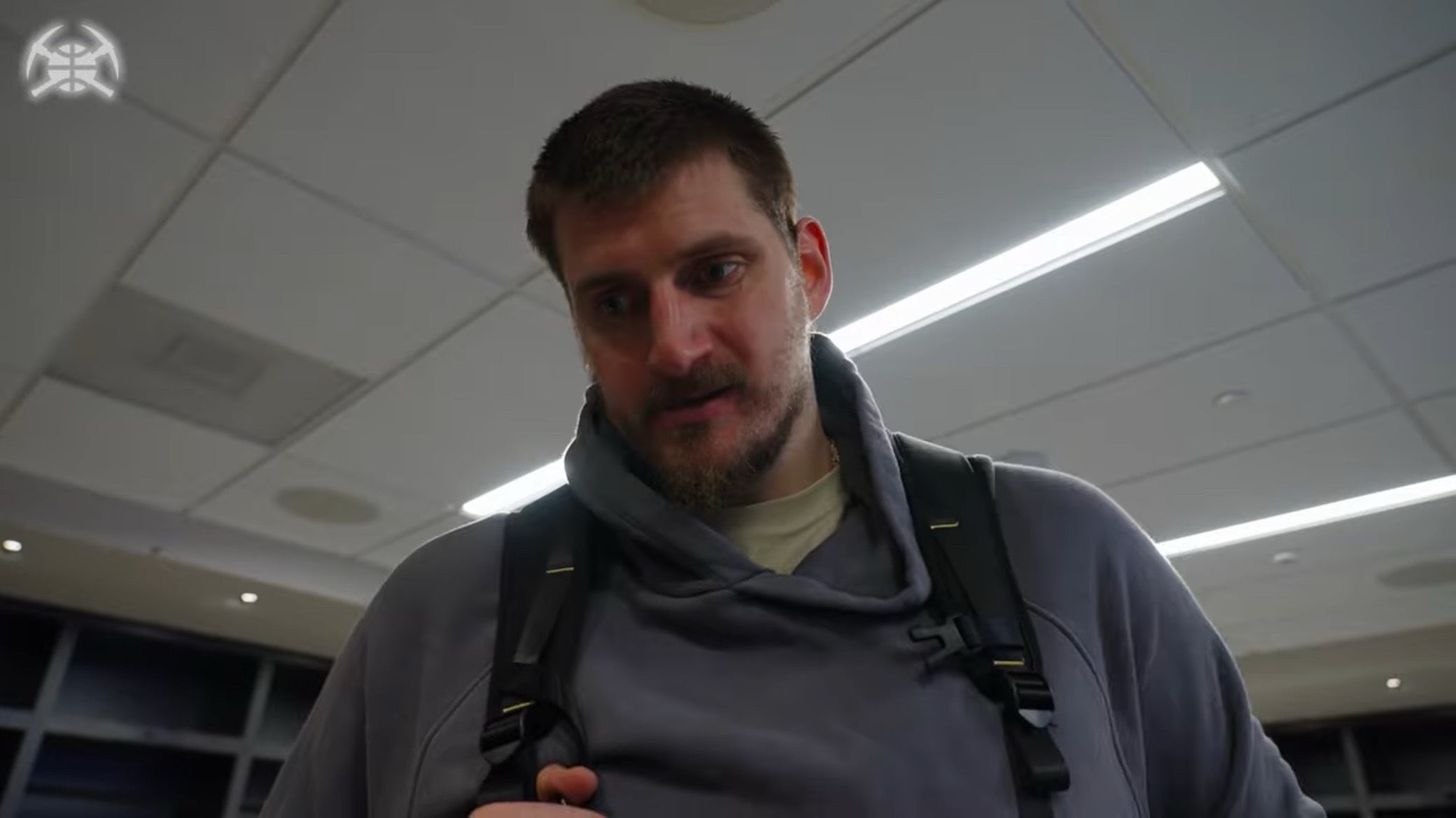 约基奇谈东契奇绝杀：“那是一记后撤步+后仰，空间很好，出手很坚决。我们有防守布置