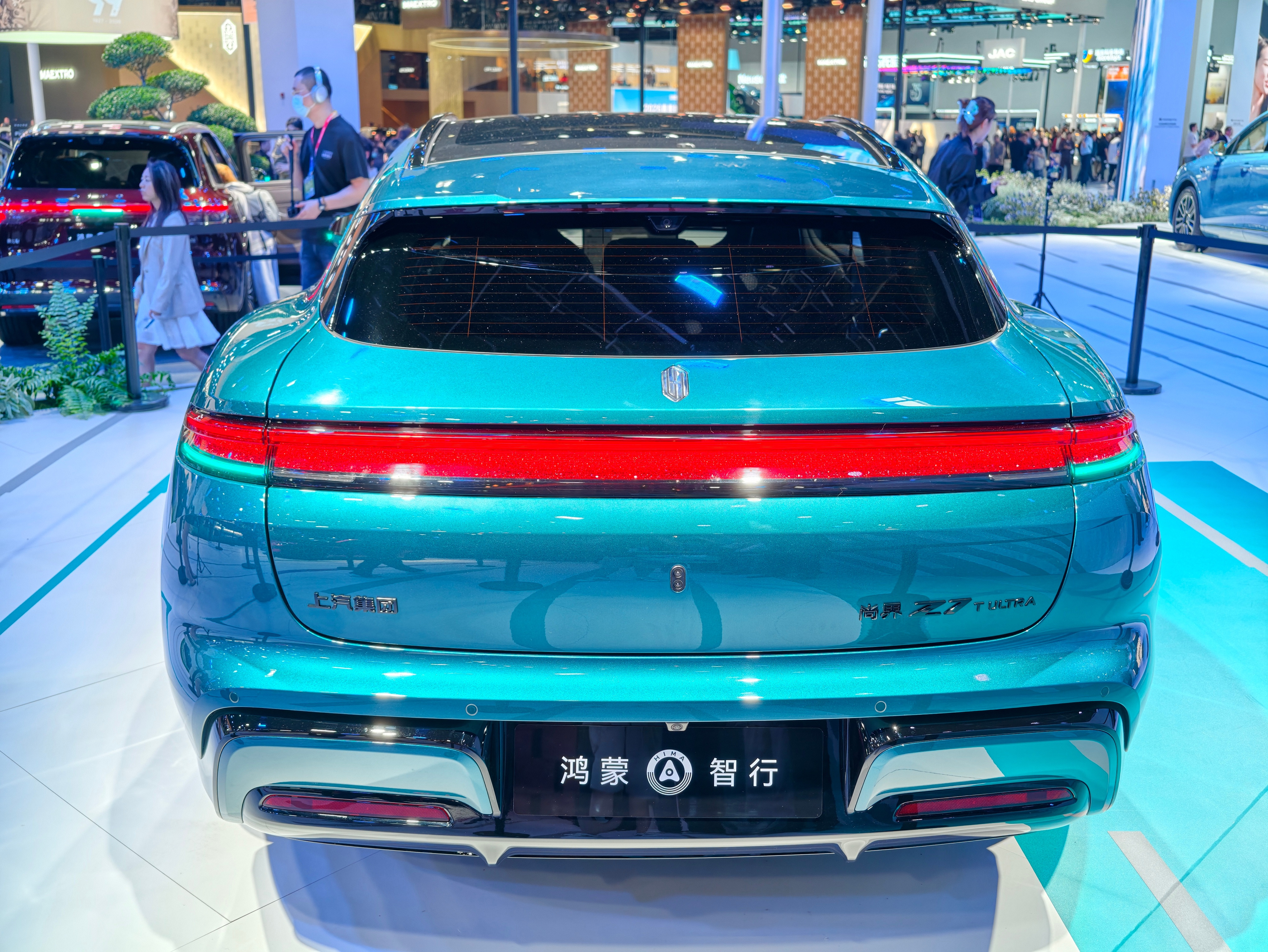 2026北京车展北京车展潮这看智驾数码团打卡北京车展鸿蒙智行展台，什么叫排面，