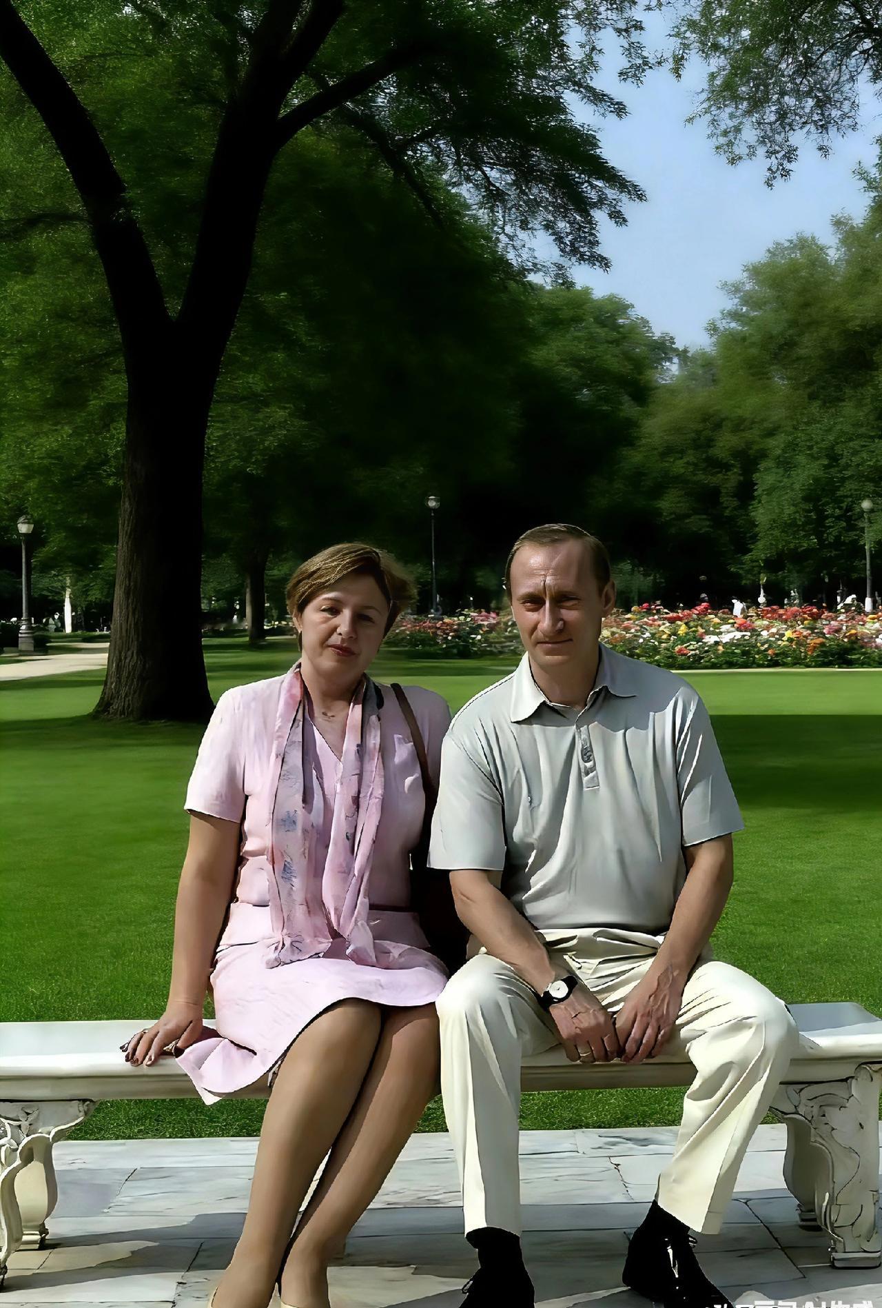 这回算是亲口承认了！70多岁的俄总统，在记者会上居然罕见地谈起了私人感情。