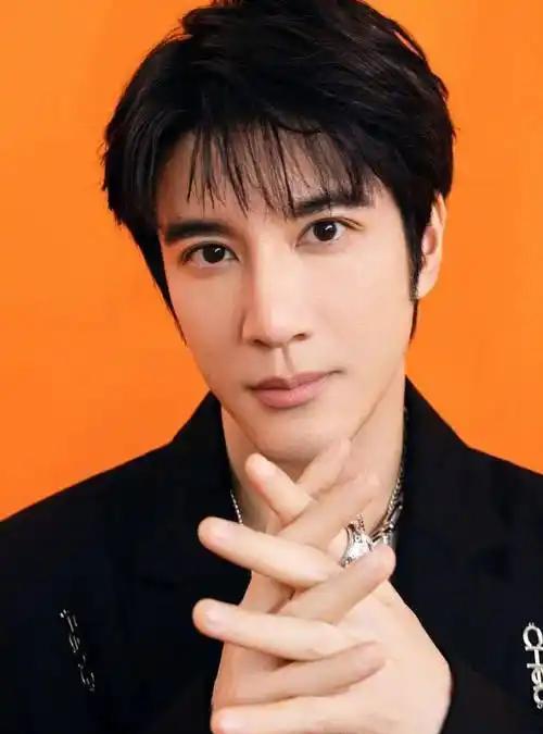 王力宏太绝，离婚2年官宣喜讯，事业爱情双得意，李靓蕾已追不上！王力宏刚