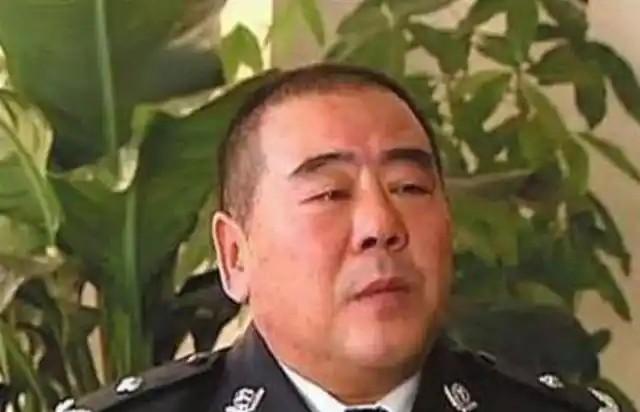 2016年，冯志明被判18年，罪名是受贿、贪腐、私藏枪支。你没看错，他害死了一