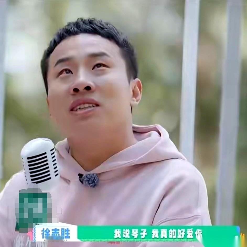 我给李雪琴发消息说：“琴子，我真的好爱你。”她回：“胜子，我也特别爱你。”看