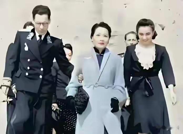 蒋介石死后，无儿无女的宋美龄，靠什么在美国过了28年奢华生活1975年，78岁