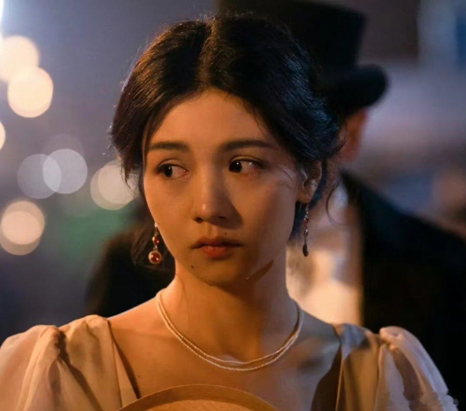 《人生若如初见》：良乡与菽红纠葛背后，吴天白的悲惨在《人生若如初见》里，良乡醉酒