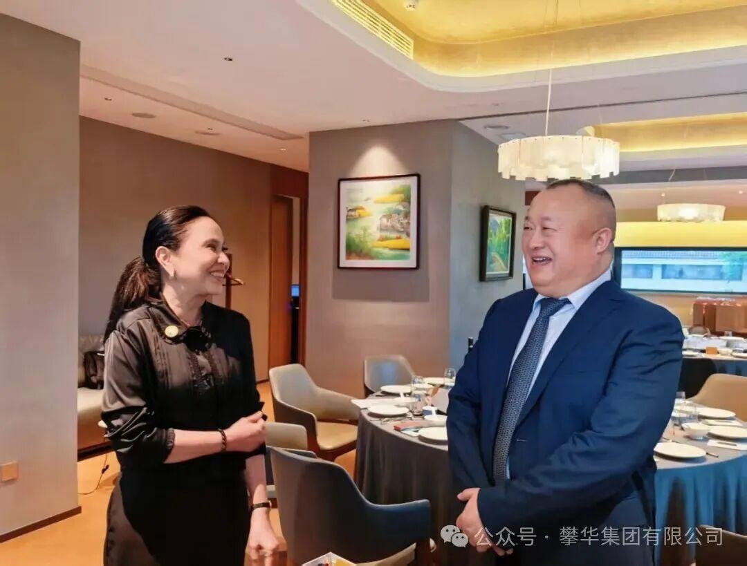 我民企苏州攀华集团，将在菲律宾投资年产达1000万吨的大型钢企，首期投资达十亿美