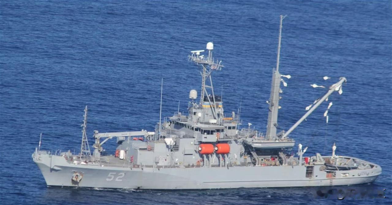 美打捞坠海舰载机的救援船前往新加坡——11月25号凌晨3点，负责打捞在南海坠毁的