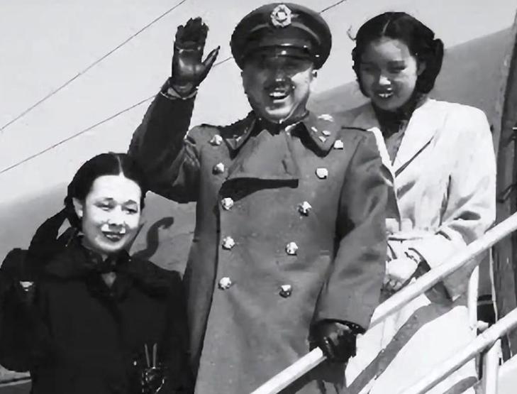 1930年代北平最时髦的北大校花，拒绝无数追求者，唯独对一位抗日将军倾心，20年