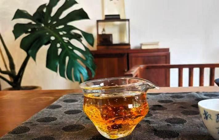 平台上有许多限制词，然而却推出这个了这个话题，明显的错误，居然还堂而皇之！打小