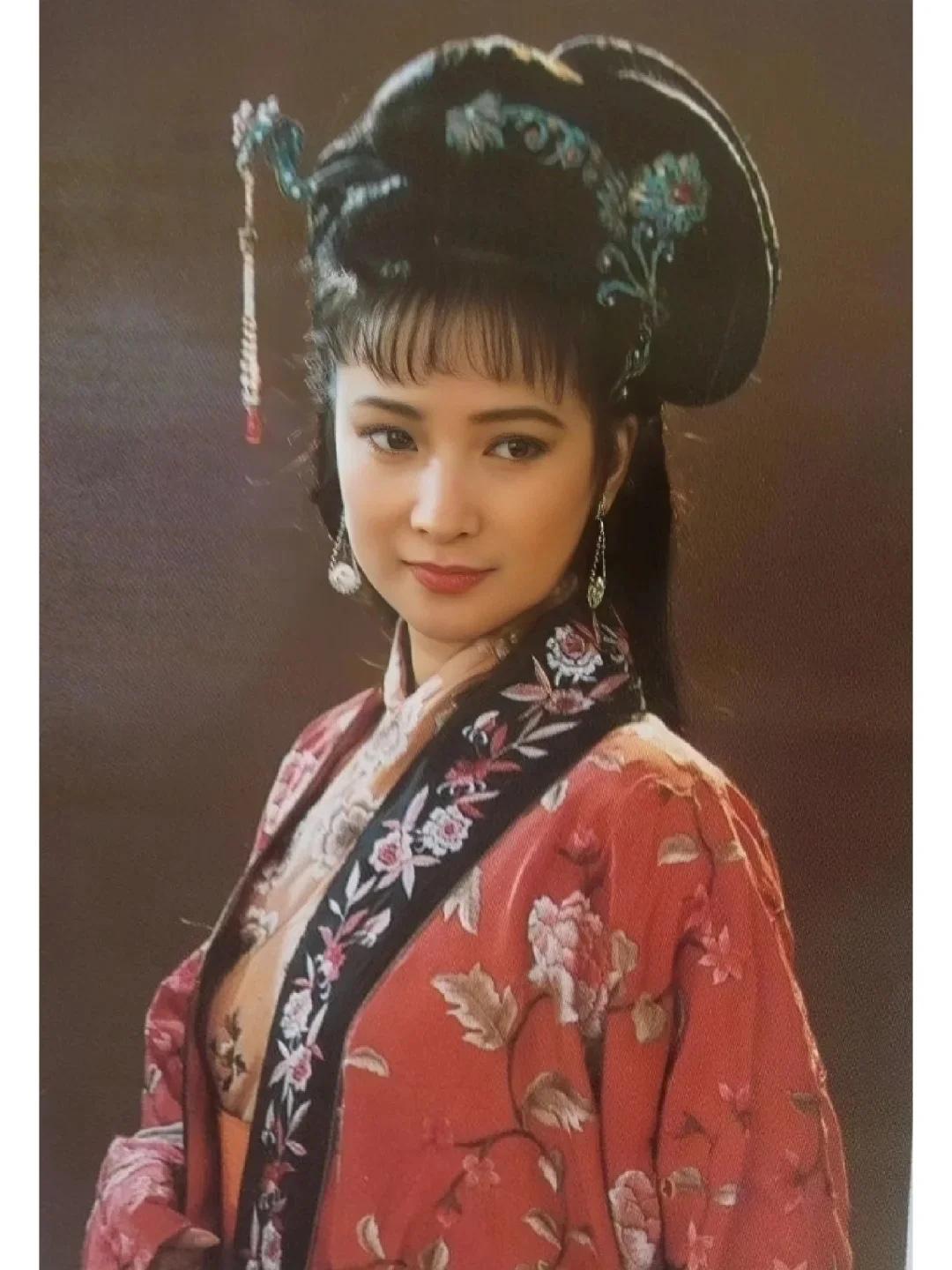 近日，娱乐圈传来令人震惊的消息：曾演绎过四大名著中经典角色的美女演员何晴不幸去世