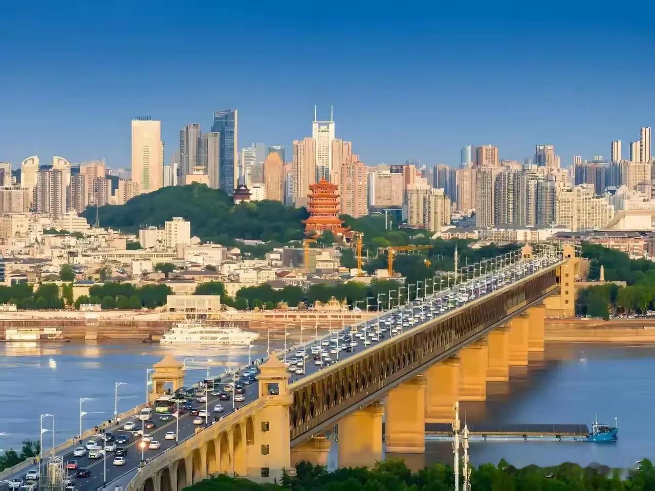 有时候在旅途中或者日常路过，总会遇到一些让自己眼前一亮却又不知其名的地方。就像有