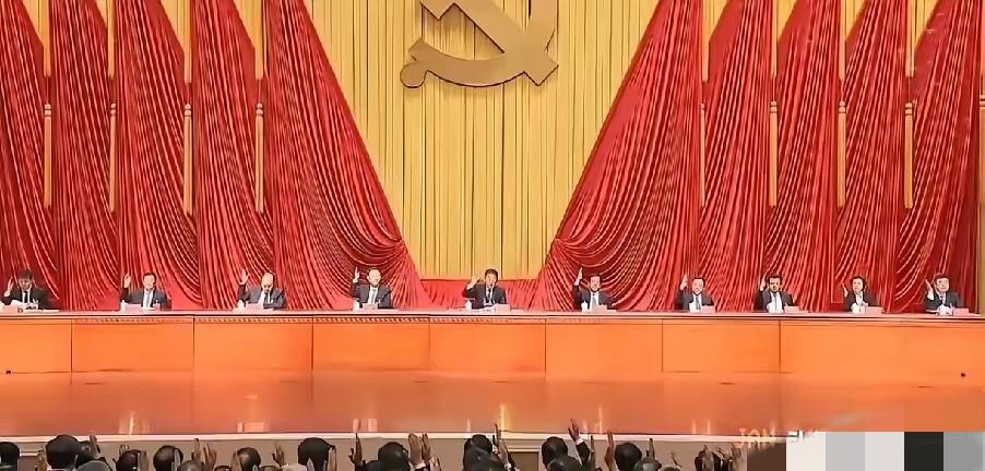 看到“除恶务尽”这四个字，心里头猛地一震。​这次反腐的调门，变了。​以前多