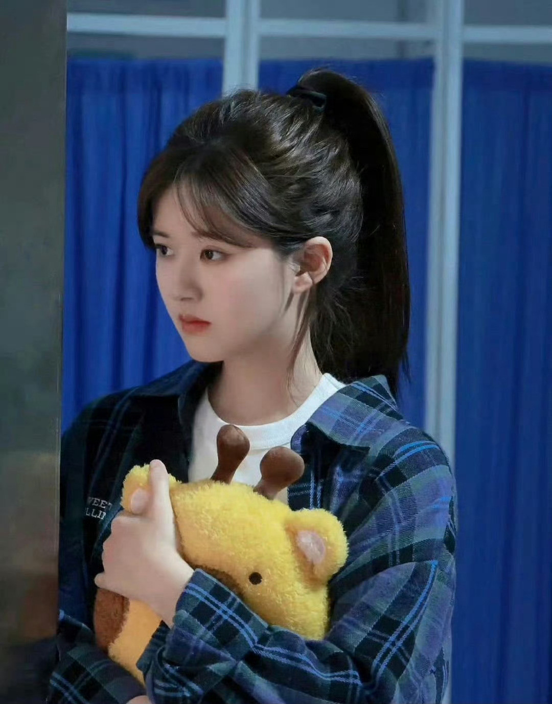 不理解这种发型……