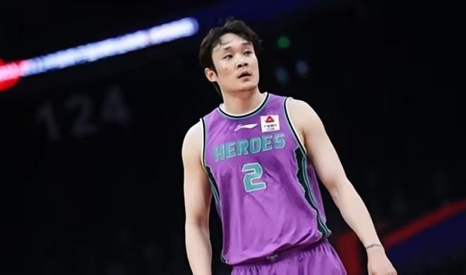 丁彦雨航正式宣布退役，结束了自己的职业运动员生涯。他曾两度荣膺CBA常规赛MV