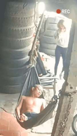 女生:幸亏有我，你不感激就算了，怎么还怪我呢！