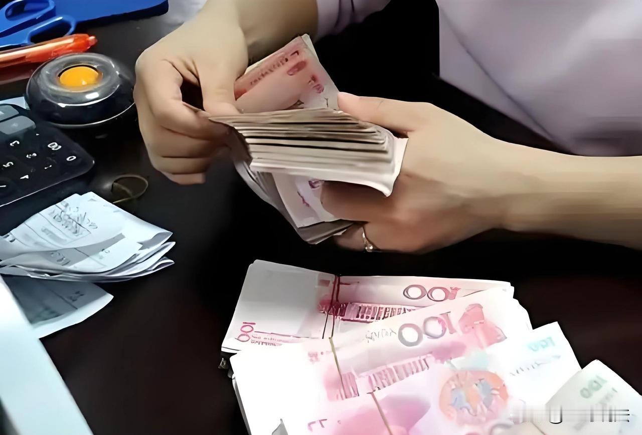 山东东营，一律师到银行取现，并没有超过50000元，柜员立刻询问:取现用途是什么