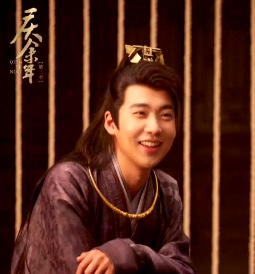 郭麒麟庆余年3涨300万片酬，资方直接放话三天就要换人。当时演员表范思辙一