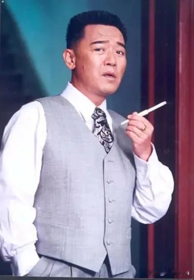 李立群说，老头的肺已经有1/3，大概已经纤维化。就跟洗碗的那个菜瓜布一样，所以自