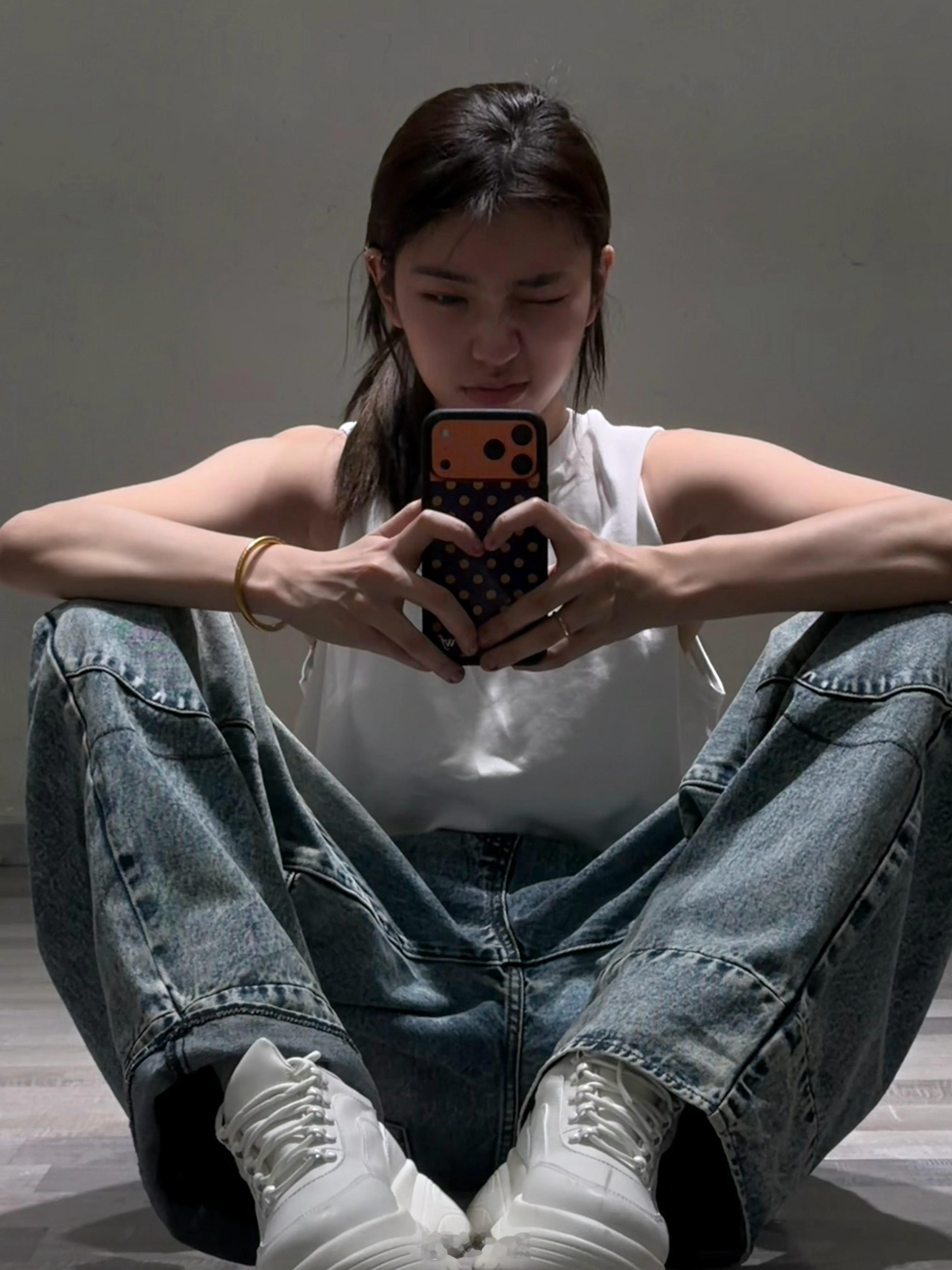 富人新标识：iPhone戴wf手机壳！