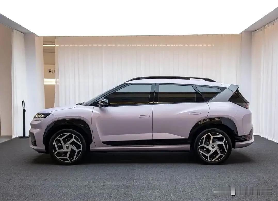 这是北京现代EO羿欧车型的产品解析内容，以下是结构化的分析与拓展：车型定位