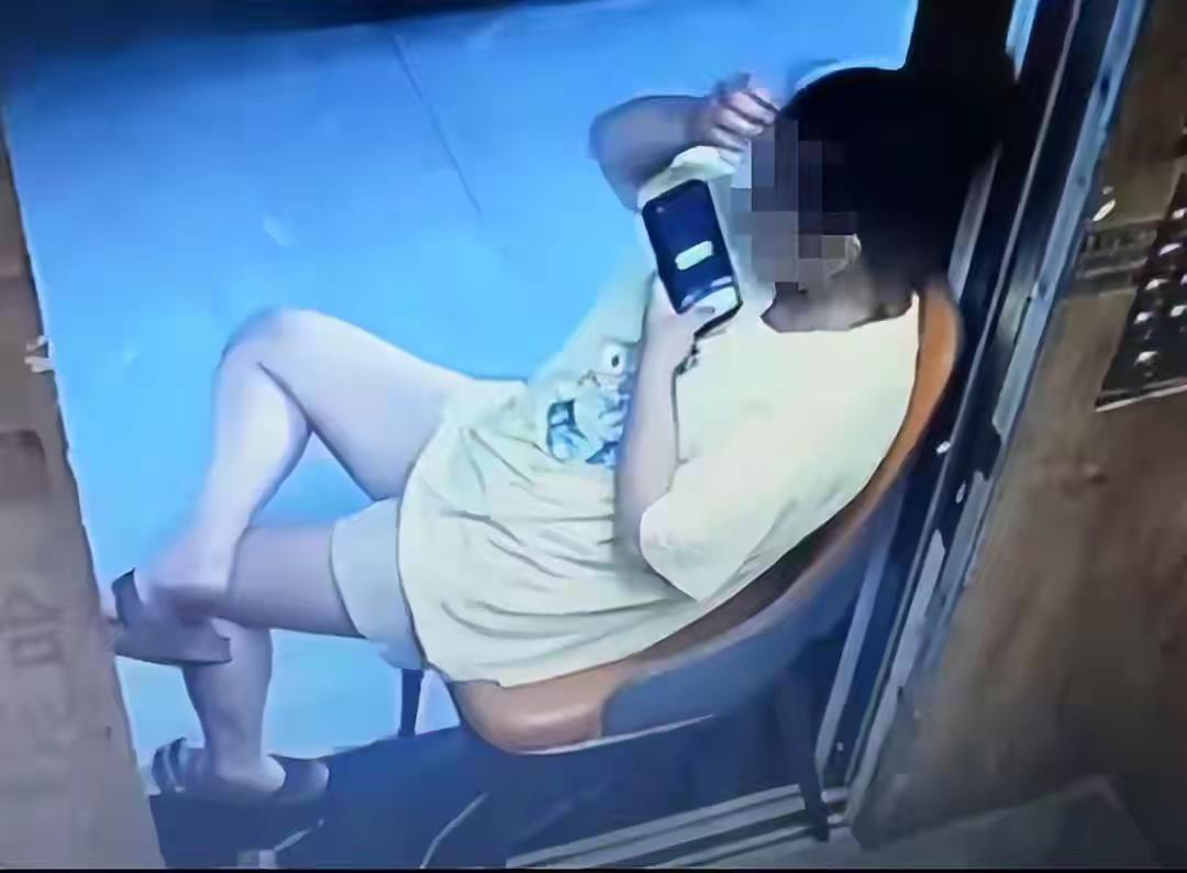 极度自私！为独享电梯空调，女子锁死整栋楼电梯，全员遭殃！刷新三观！一己私欲