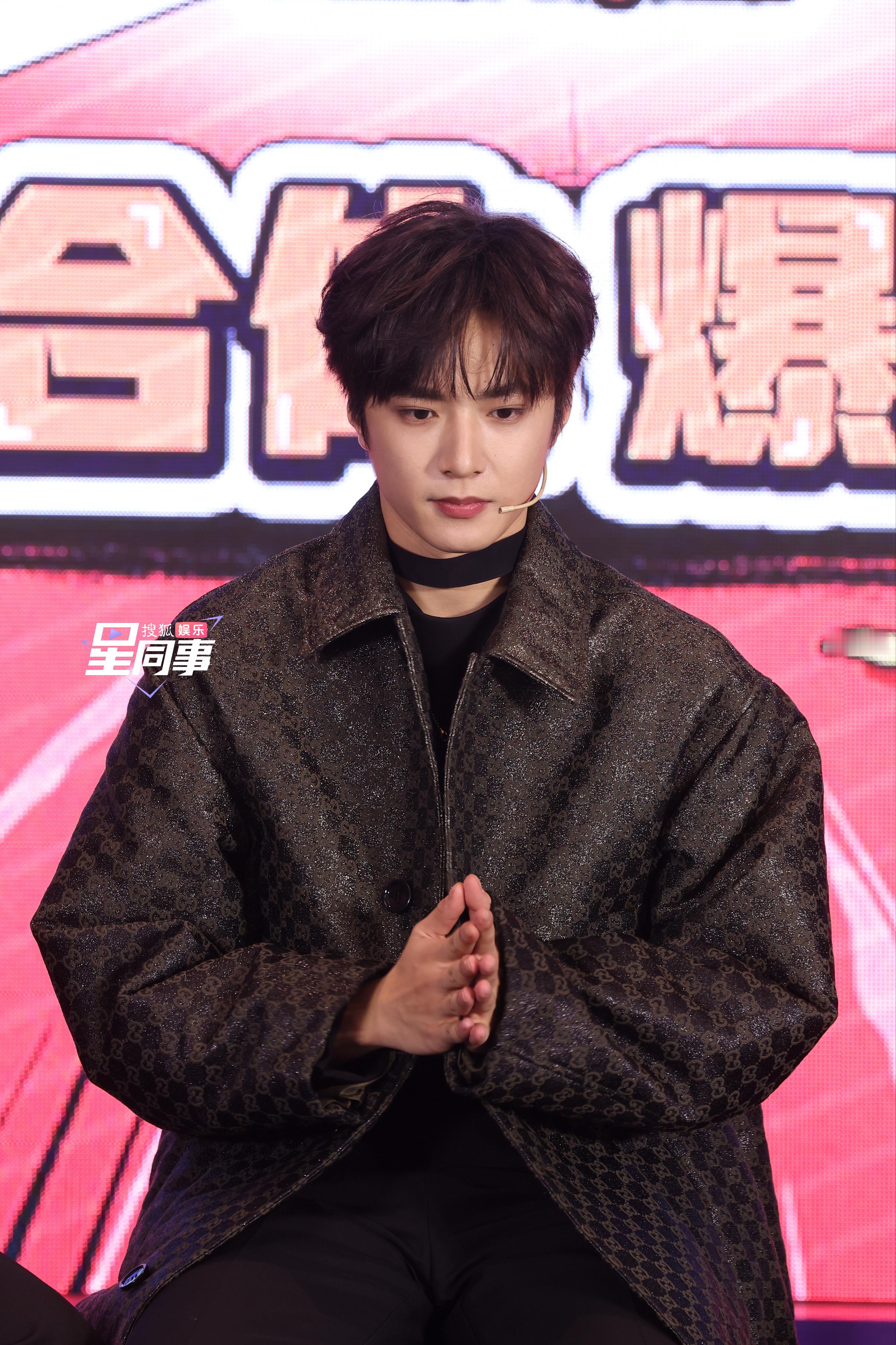 耀文儿帅气九宫格生图掉落✨他就帅！拍他！宇宙闪烁请注意宇宙闪烁请注意爆笑发布会刘