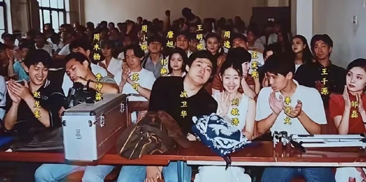 朱媛媛去世，梁静，陶虹和黄小明都发表了哀悼，但大家都在等李乃文的态度。面
