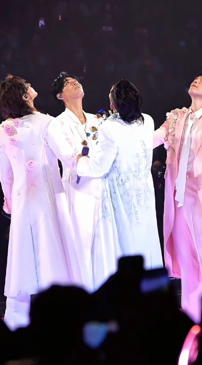 被F4的造型打败了，这也太辣眼睛了吧？一群快50岁的大老爷们还在那走美少男路