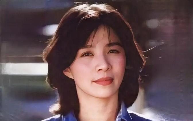 1980年的一天，演员迟蓬回到宿舍后对倪萍说：“真对不起，倪萍，选上我了。迟蓬