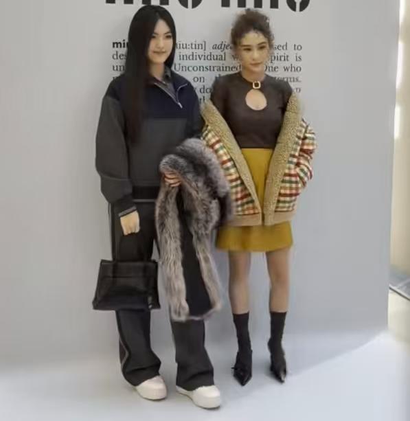 王诗龄个子挺高的，穿平底鞋比何超莲还高一截！16岁的王诗龄和何超莲等明星出席上