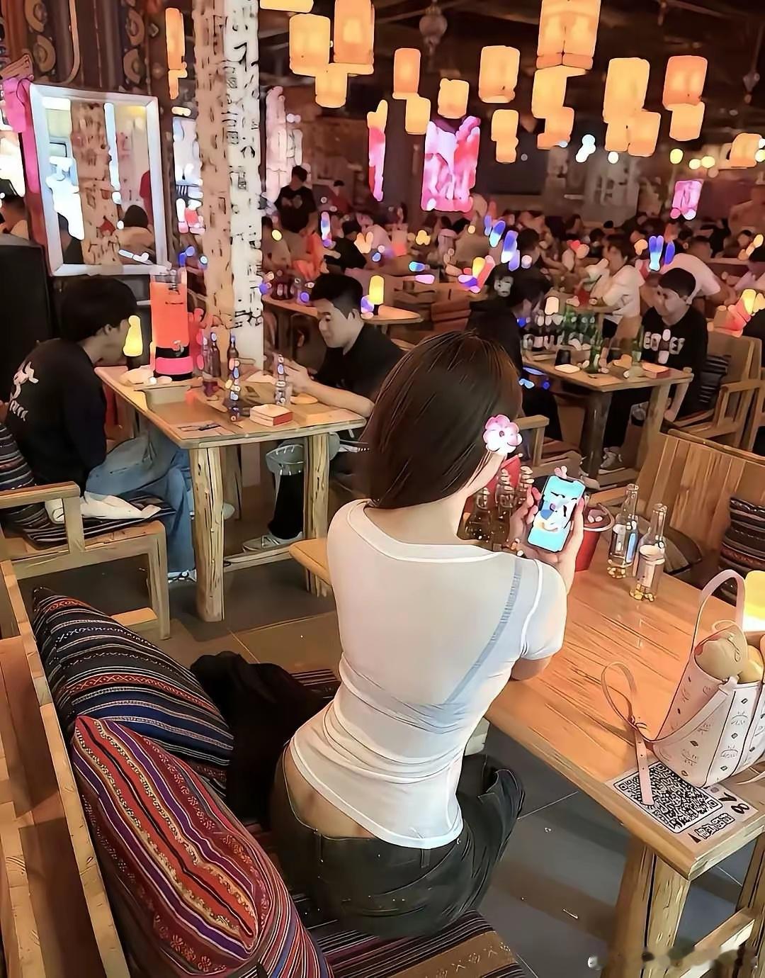 我有上去加微信的冲动，别拦着我互联网​​​