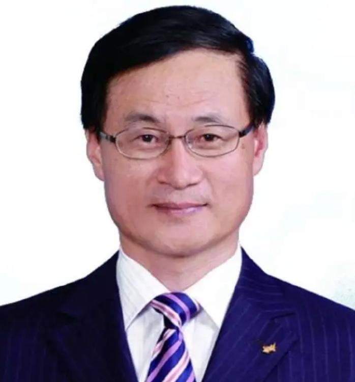 9月4号，河南又出手了，这次是郑大一附院原院长刘章锁。让人惊掉下巴的是，这已经是