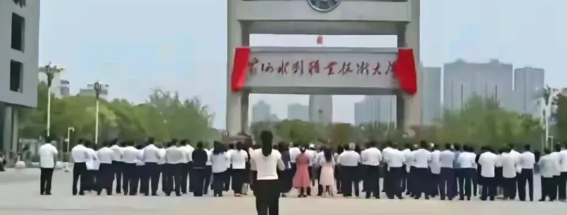 1983年我刚参加工作时，就知晓开封有一所重点中专——黄河水利学校。历经数十年发