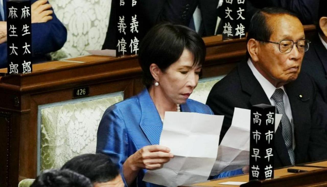 真是活久见！为了保住那点摇摇欲坠的支持率，高市早苗竟然拿日本国运当赌注，在电视上